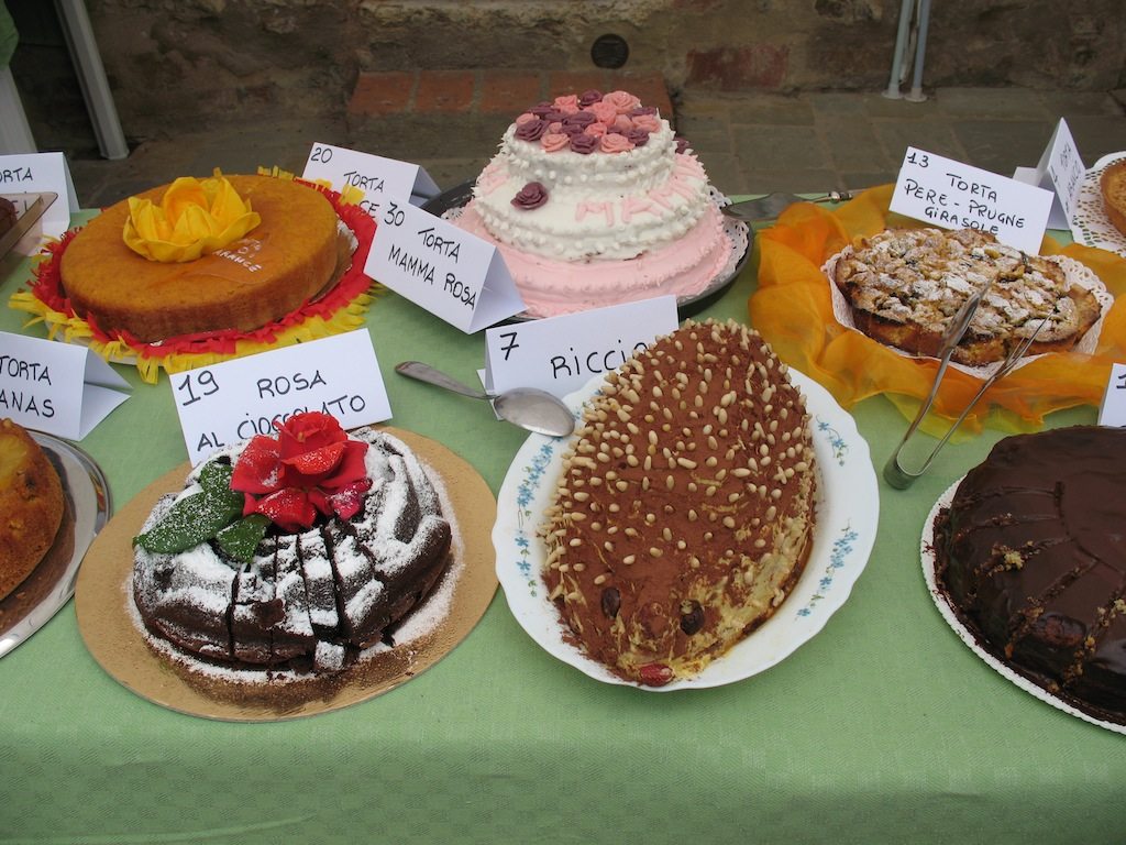 TU14VillageCakesfortheFesta Tuscany Tours